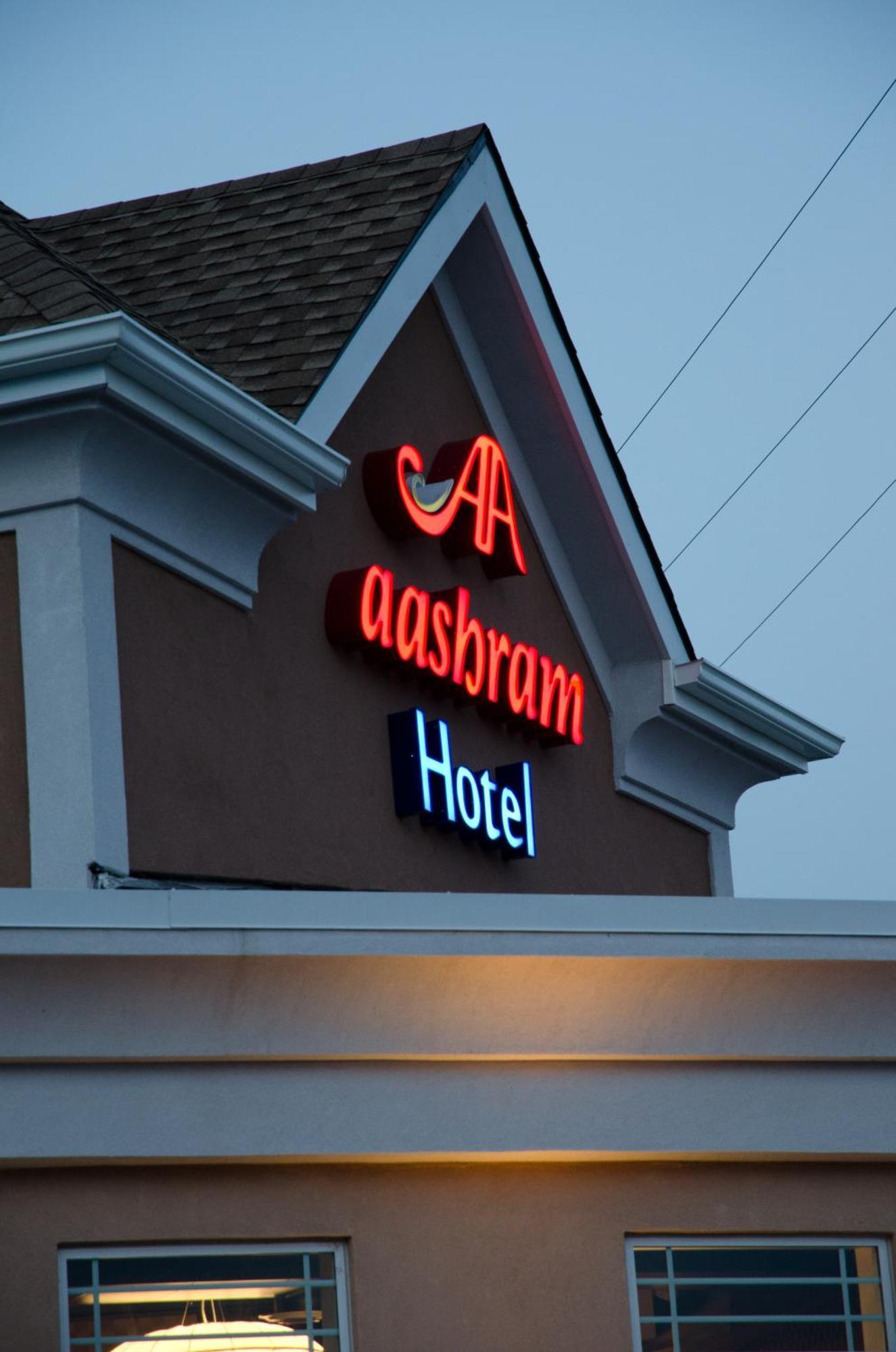 Aashram Hotel By Niagara River Καταρράκτες του Νιαγάρα Εξωτερικό φωτογραφία